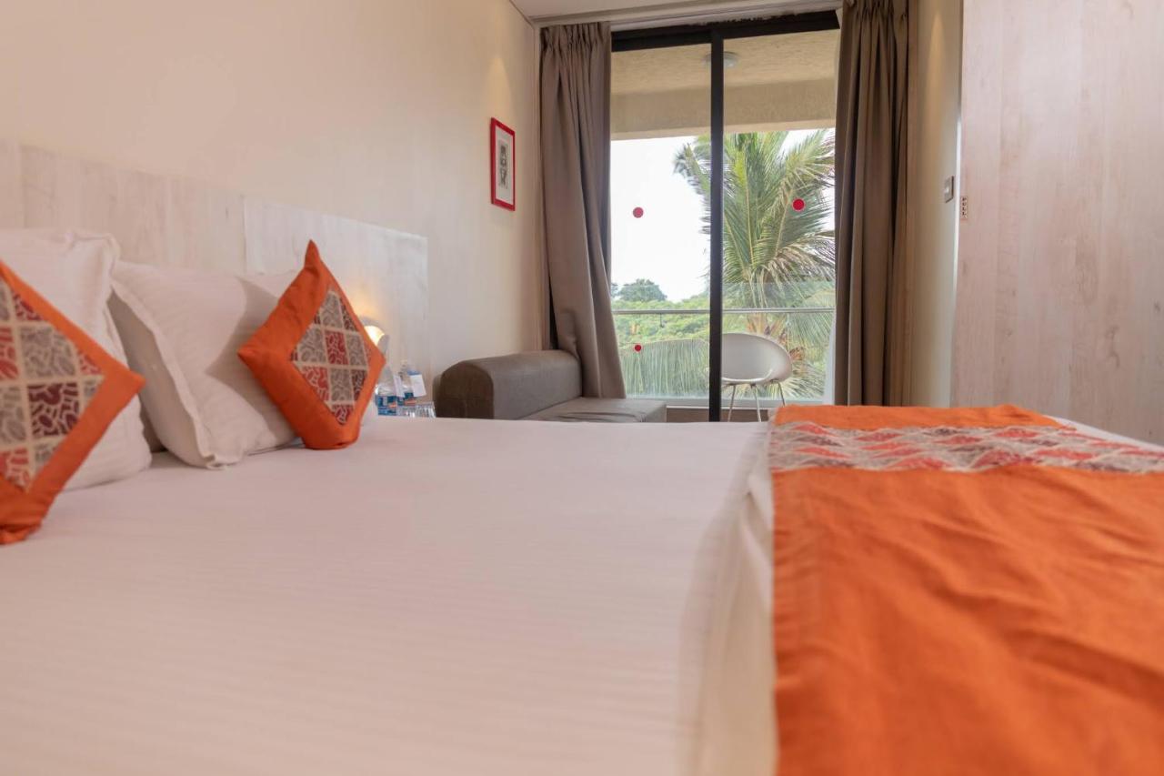 Hotel Citrus Prime Candolm, Goa Candolim Bagian luar foto