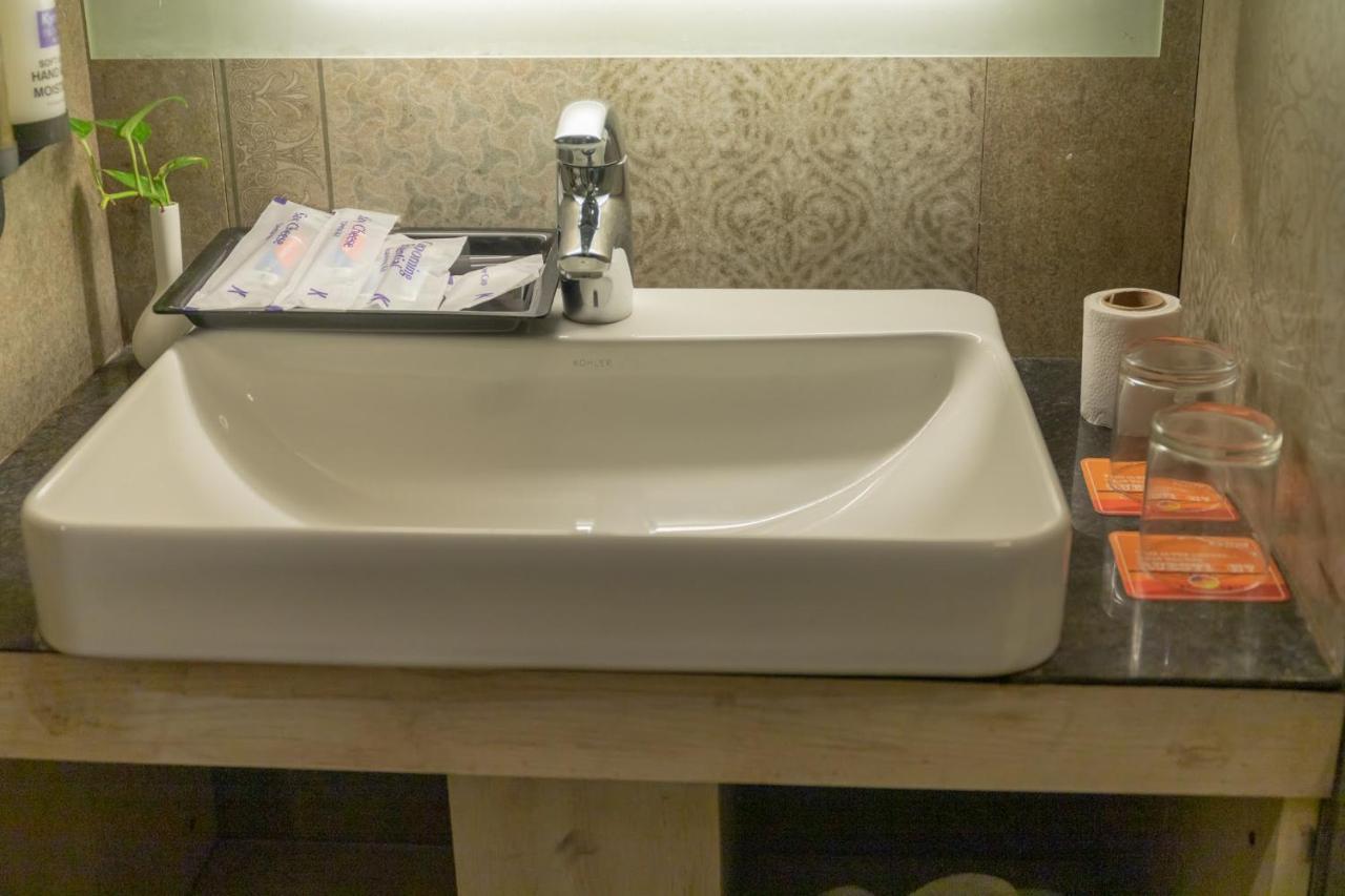Hotel Citrus Prime Candolm, Goa Candolim Bagian luar foto