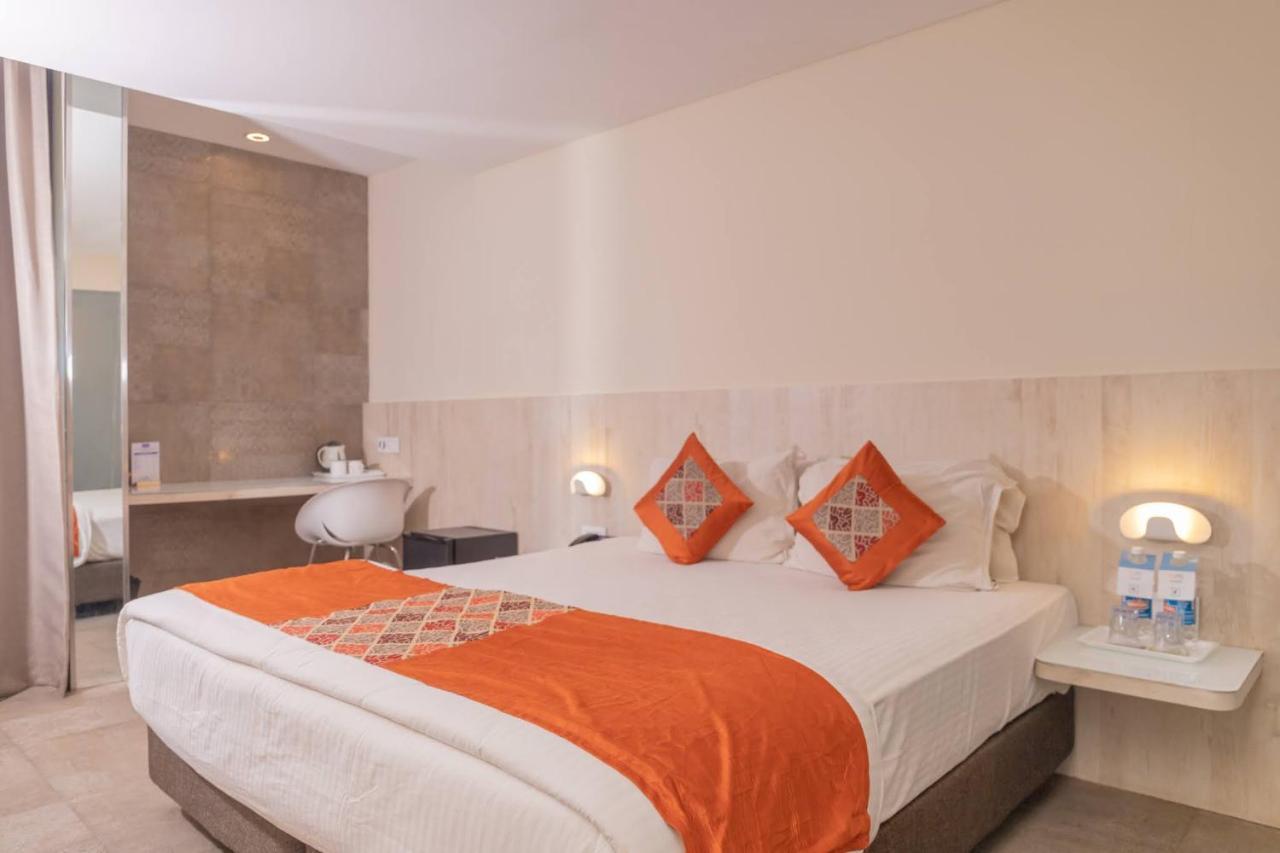 Hotel Citrus Prime Candolm, Goa Candolim Bagian luar foto