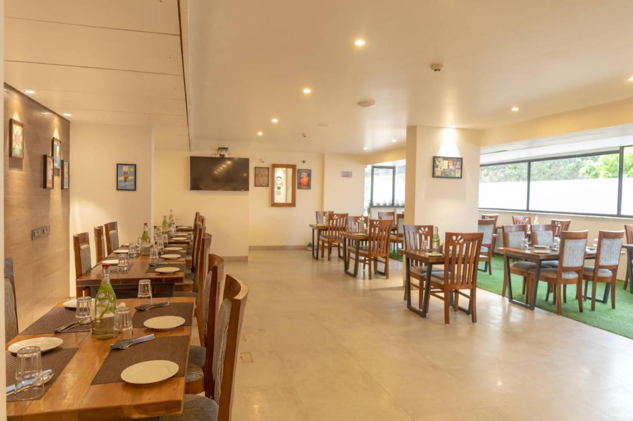 Hotel Citrus Prime Candolm, Goa Candolim Bagian luar foto